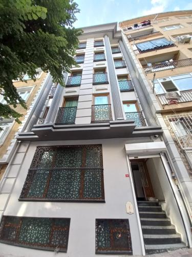 a building with stained glass windows on it at Fatih Appartement Etage 2 in Istanbul