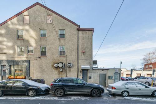 three cars parked in a parking lot in front of a building at AF Stays - Philadelphia Callowhill in Philadelphia