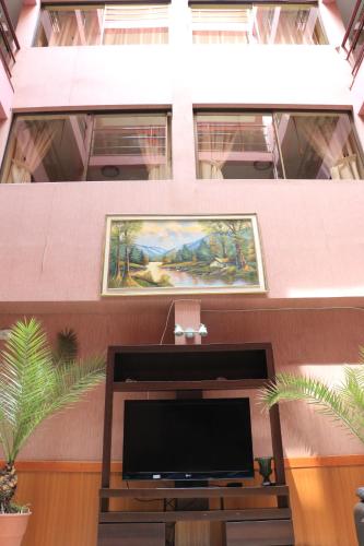a flat screen tv sitting on top of a building at Hotel Garden Latorre in Iquique