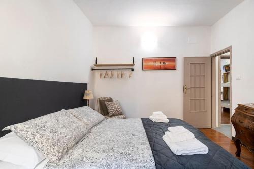 a bedroom with a bed with two towels on it at Centro Storico di Genova a 15 minuti, Sweet Home in Genova
