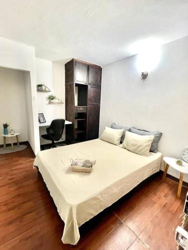 a bedroom with a bed with a tray on it at ApartaEstudio en Pereira in Pereira