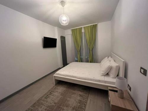 Un pat sau paturi într-o cameră la Alezzi Beach Resort SeaView