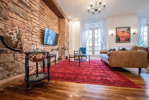 LUXURY Mid-Century Apartment In Casco Viejo