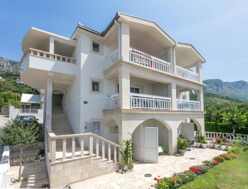 Apartments with parking space Podaca, Makarska - 6736