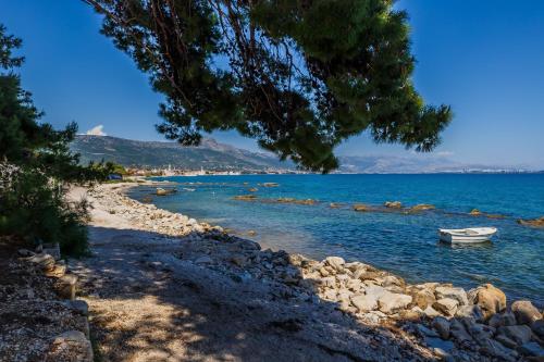 Seaside holiday house Kastel Stafilic, Kastela - 22438
