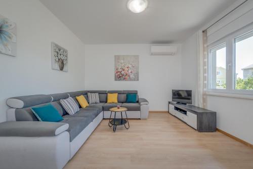 Seaside holiday house Kastel Stafilic, Kastela - 22438