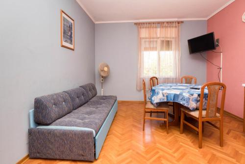 Apartments with parking space Umag - 22520