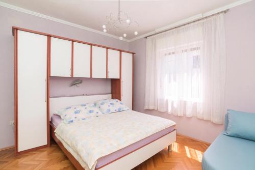 Apartments with parking space Umag - 22520
