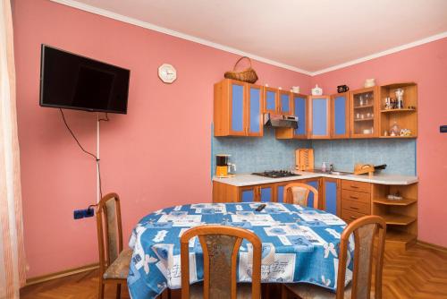 Apartments with parking space Umag - 22520