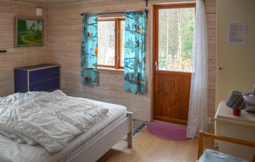 Postel nebo postele na pokoji v ubytování Stunning Home In Simlngsdalen With Kitchen