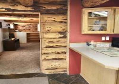 Kamar mandi di Log Haven in Blanding