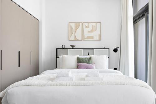 Postel nebo postele na pokoji v ubytování Silkhaus Luxurious in Business Bay 15 Northside