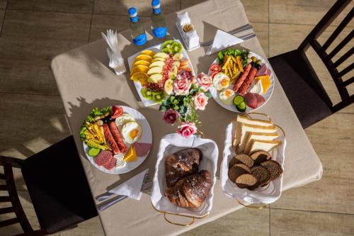 Jídlo v hotelu nebo okolí