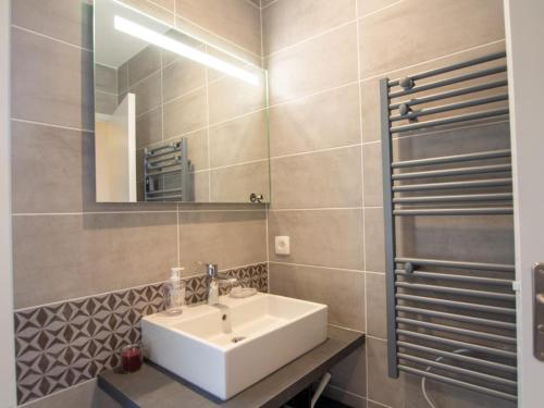 a bathroom with a sink and a mirror at Maison Familiale au Calme avec Ping-Pong, Baby-Foot et Proximité Sites Préhistoriques - FR-1-616-339 in Le Bugue