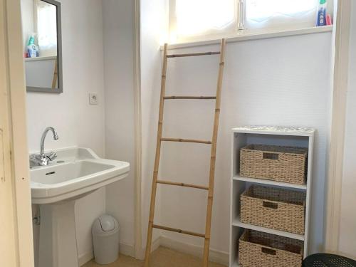 Photo de la galerie de l'établissement Maison de caractère avec WIFI et parking proche plage et commerces - FR-1-368-409, à Perros-Guirec