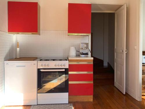 Photo de la galerie de l'établissement Maison de caractère avec WIFI et parking proche plage et commerces - FR-1-368-409, à Perros-Guirec