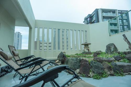 a view of a building with a garden with rocks at Nagoya Apartment Oosu in Minami-sotoborichō