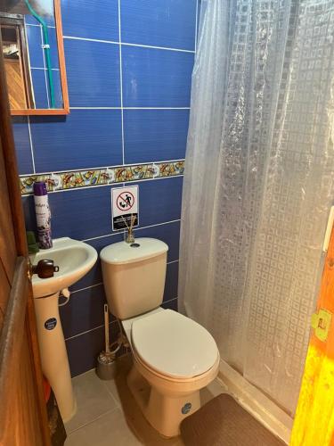 a small bathroom with a toilet and a sink at Casa Akira- Rincón del Mar in San Onofre