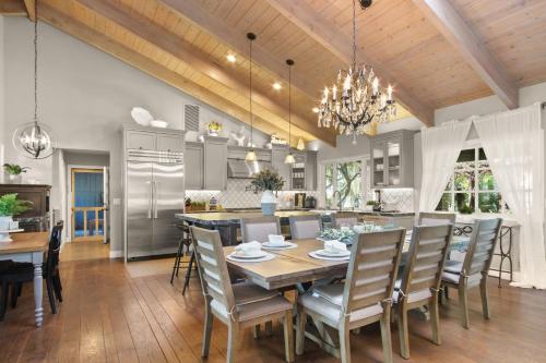Gallery image of @ Marbella Lane - Alpaca Farm House Pool in Modesto