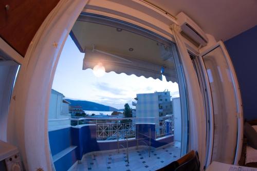 an open window with a view of a balcony at Igoumenitsa heart flats to let Mariasroom studios appart seaside-city Spyropoulos in Igoumenitsa