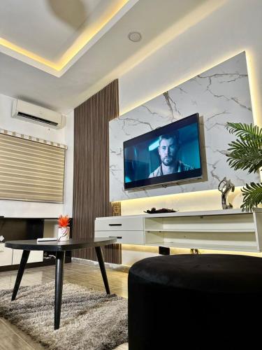 A television and/or entertainment centre at Solo Retreat