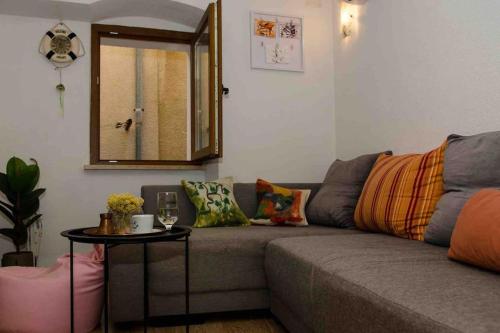 Lovely vacation house in old city Cres with parking