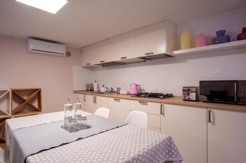 a kitchen with a table with a white counter top at B&B Villa Rosa in Padova
