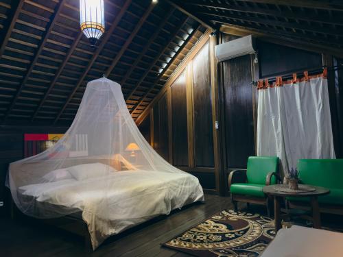 a bedroom with a bed with a mosquito net at Munduk Tjeraki House in Munduk