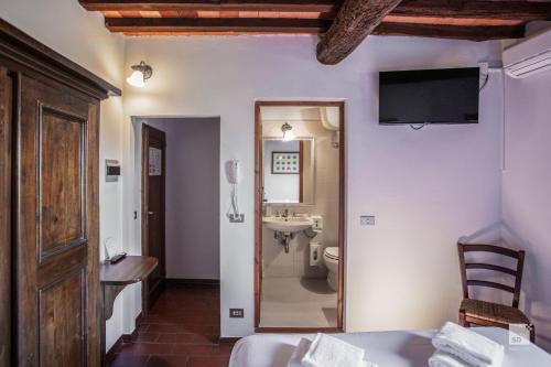 a room with a bathroom with a sink and a toilet at Tenuta Il Burchio in Incisa in Valdarno