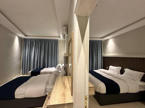 Кровать или кровати в номере Aladnan hotel