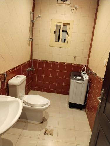 a bathroom with a toilet and a sink at Etlalat Obhur in Jeddah