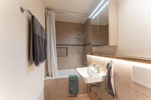 Kylpyhuone majoituspaikassa Fresh & Simple near Gstaad