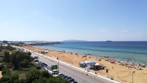 a beach with a bunch of people and the ocean at Trapani love in Trapani