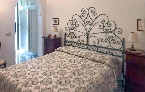 Postel nebo postele na pokoji v ubytování 3 Bedroom Nice Home In Forio Ischia