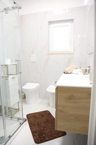 a bathroom with a toilet and a sink and a shower at IL BORGO in Quattromiglia