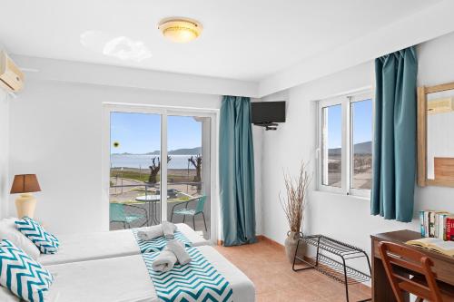 a bedroom with a bed and a window with a view at Tommy's Rooms in Haraki