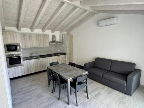 a living room with a table and a couch at Villetta 3 La Caletta in La Caletta