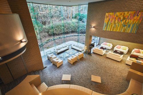 an overhead view of a living room with couches and chairs at Shiki Resort Hakone Wanoka in Hakone
