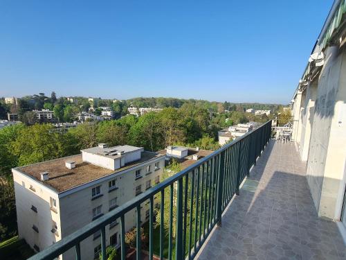 Balkón nebo terasa v ubytování L'Écrin Vert de Ville d'Avray