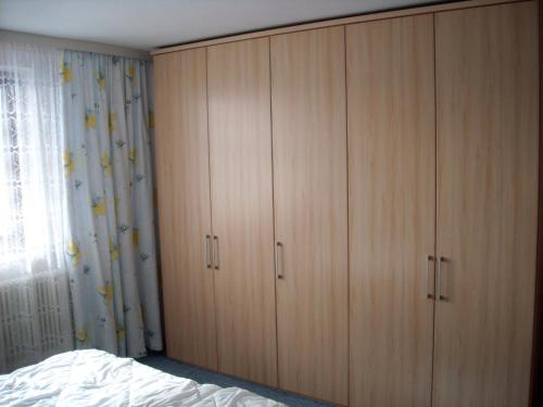 a bedroom with wooden cabinets and a bed at Ferienwohnung Zapfl Maria in Greisdorf