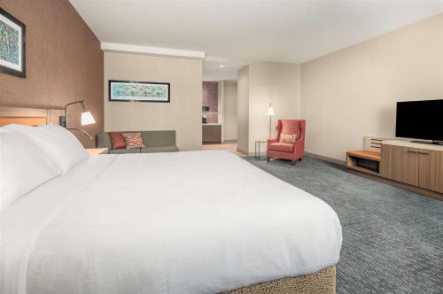 Télévision ou salle de divertissement dans l'établissement Hilton Garden Inn- Chicago Central Loop
