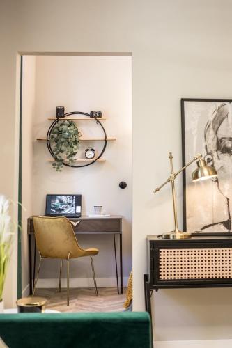 a living room with a desk and a chair at Polpo Apartments B&B in Łódź