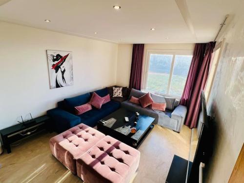 Posezení v ubytování Ocean Gem - Exclusive 2BR, Balcony Pool, Beach, Surf & Views