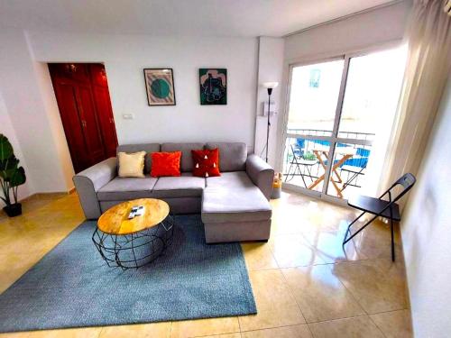 a living room with a couch and a table at Paraná Center Apartment in Seville