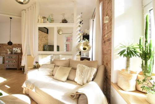 a living room with a white couch and some plants at Style & Center Spot in Poznań