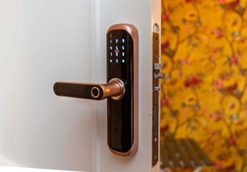 a close up of a door with a handle at Ecocasa Lema II in Muxia