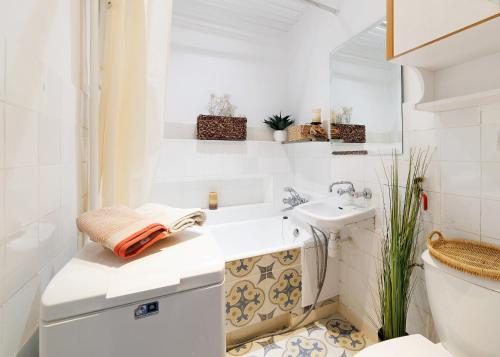 a white bathroom with a sink and a toilet at Apartament 2 pokoje w Gdańsku blisko morza 1000 m do plaży in Gdańsk