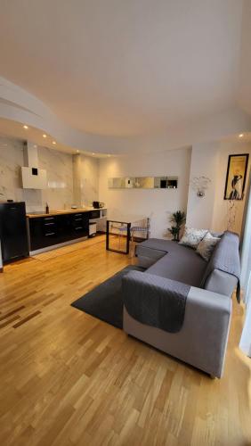 een woonkamer met een bank en een keuken bij San Siro Terrace Attic Apartment Milano in Milaan