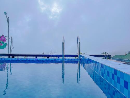 Swimmingpoolen hos eller tæt på Villa Đường Mây 2