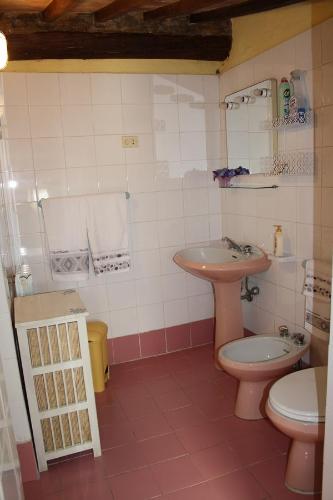 Koupelna v ubytování Appartamento La Magione